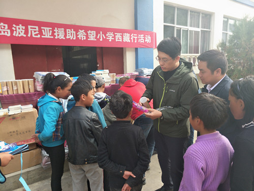 波尼亚董事长赵向进勉励受捐学生